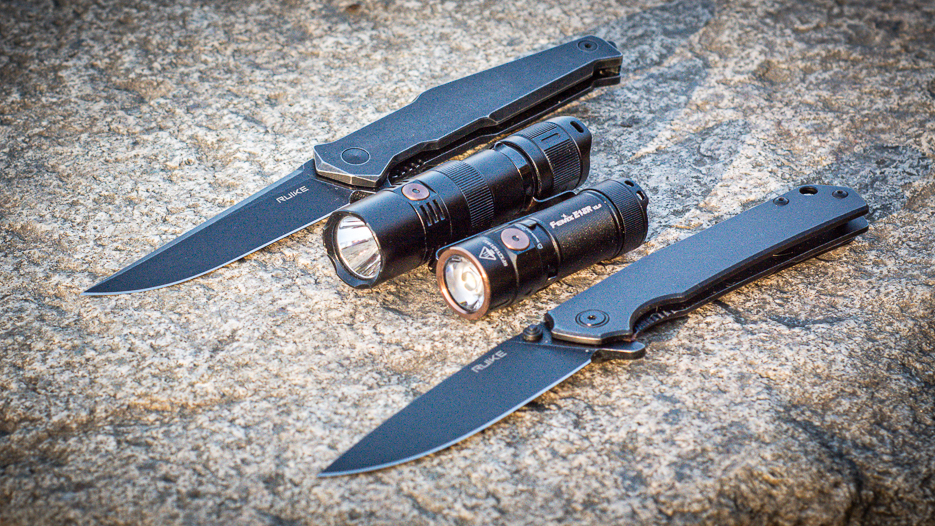 Fenix PD25R és E18R V2.0. Ruike P108 és P801 kések.